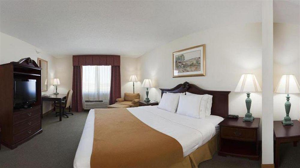 Baymont By Wyndham Fulton Hotel Exterior photo