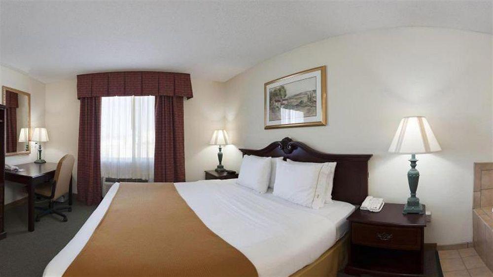 Baymont By Wyndham Fulton Hotel Exterior photo