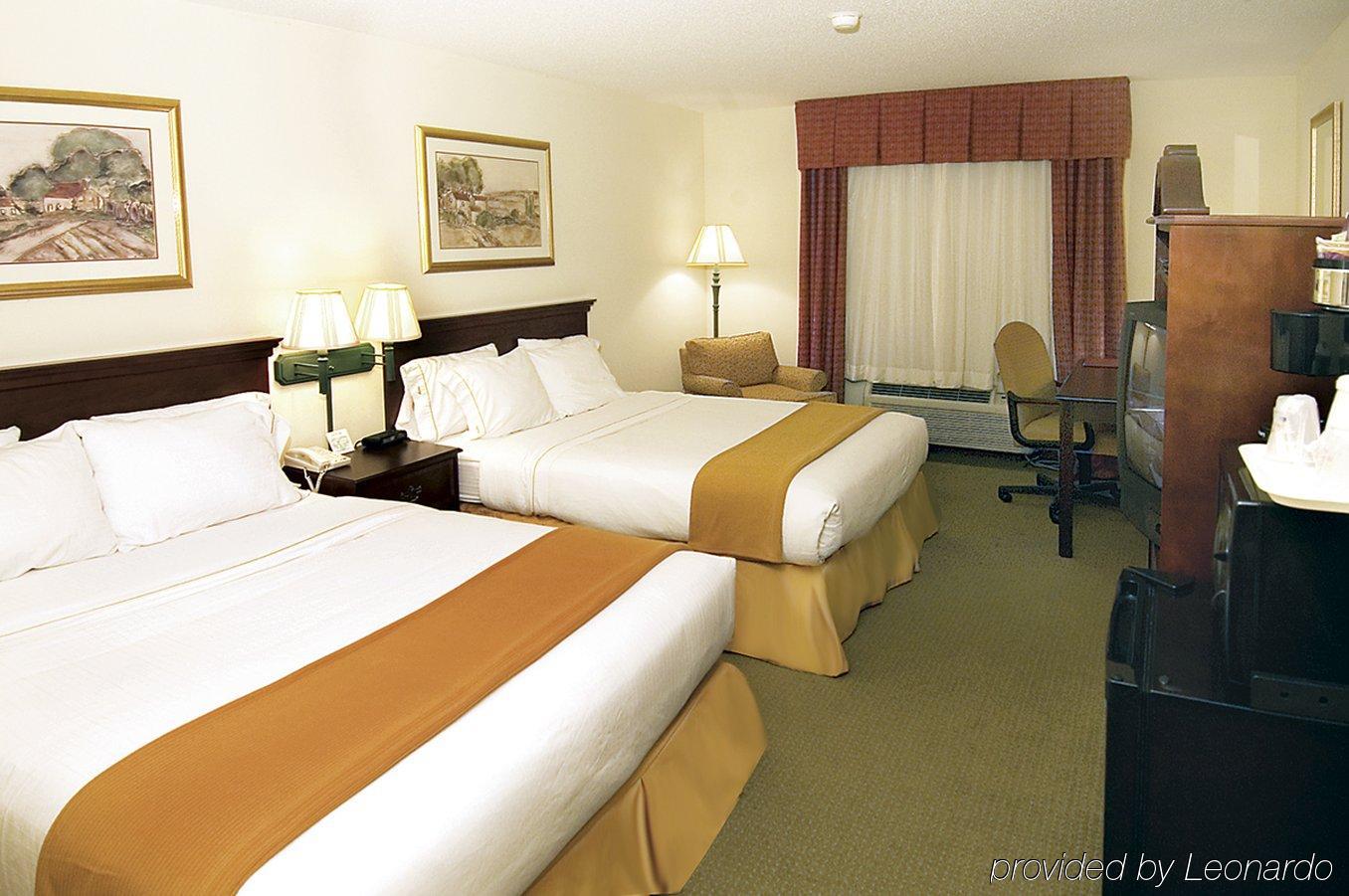 Baymont By Wyndham Fulton Hotel Exterior photo