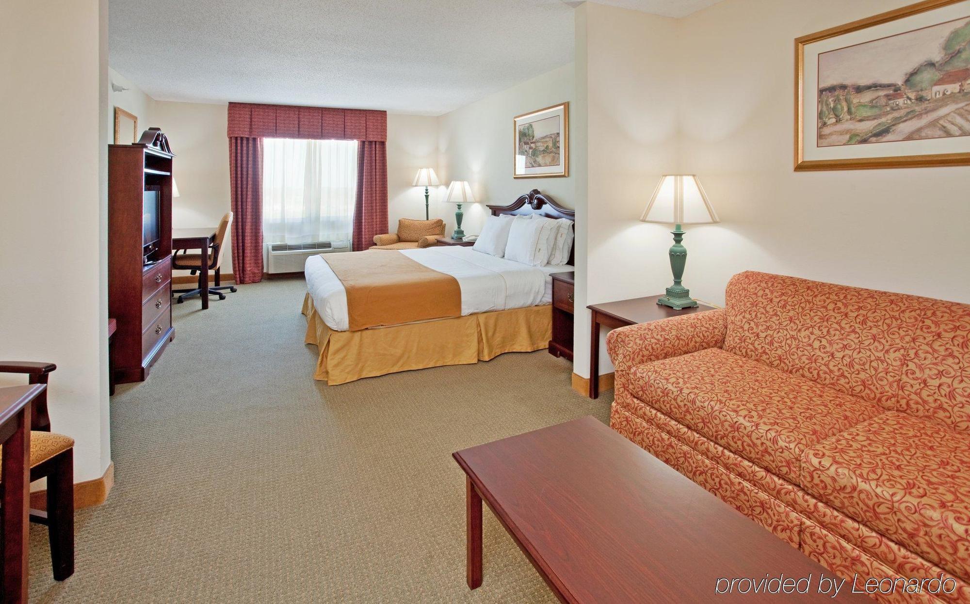 Baymont By Wyndham Fulton Hotel Exterior photo