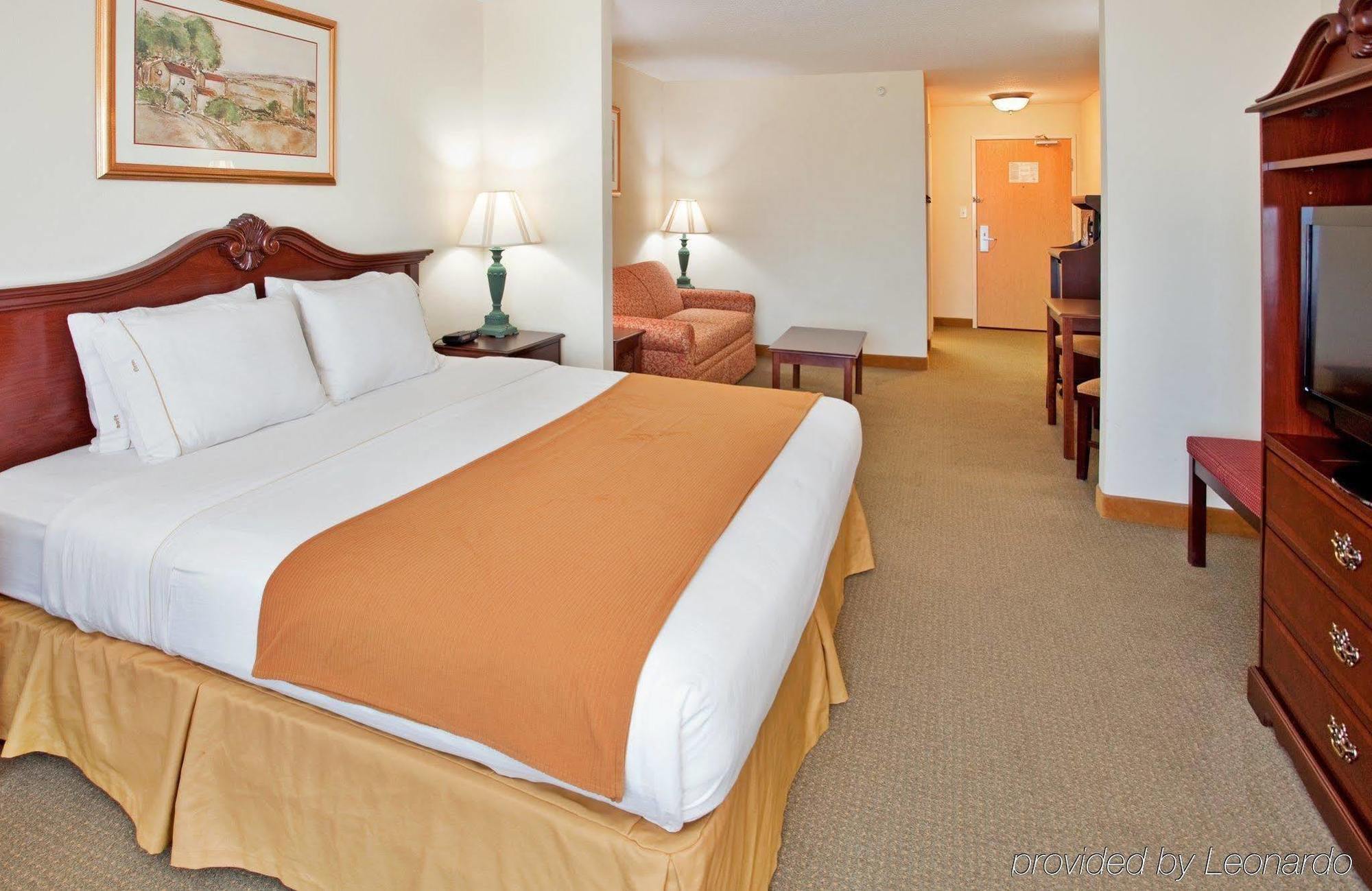 Baymont By Wyndham Fulton Hotel Exterior photo